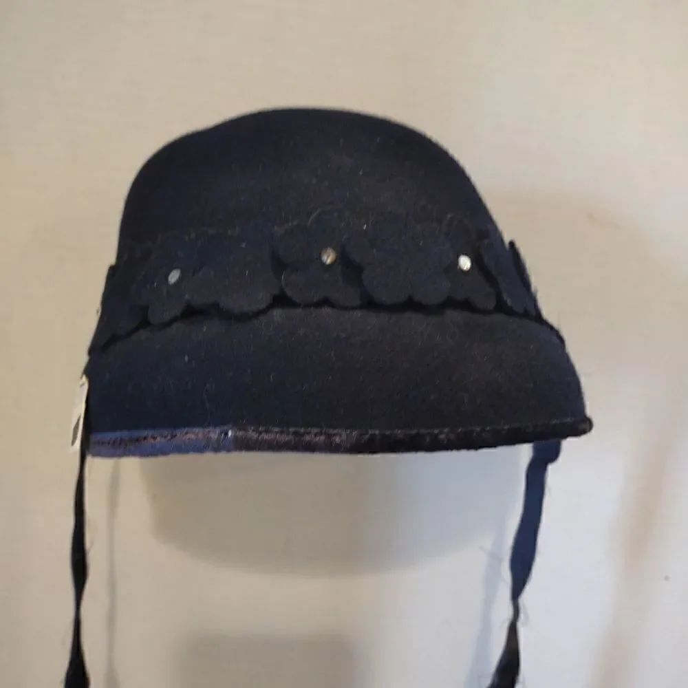 👍 Vintage Kids 1980s Easter Bonnet Riding Hat Velvet straps NWT. K1